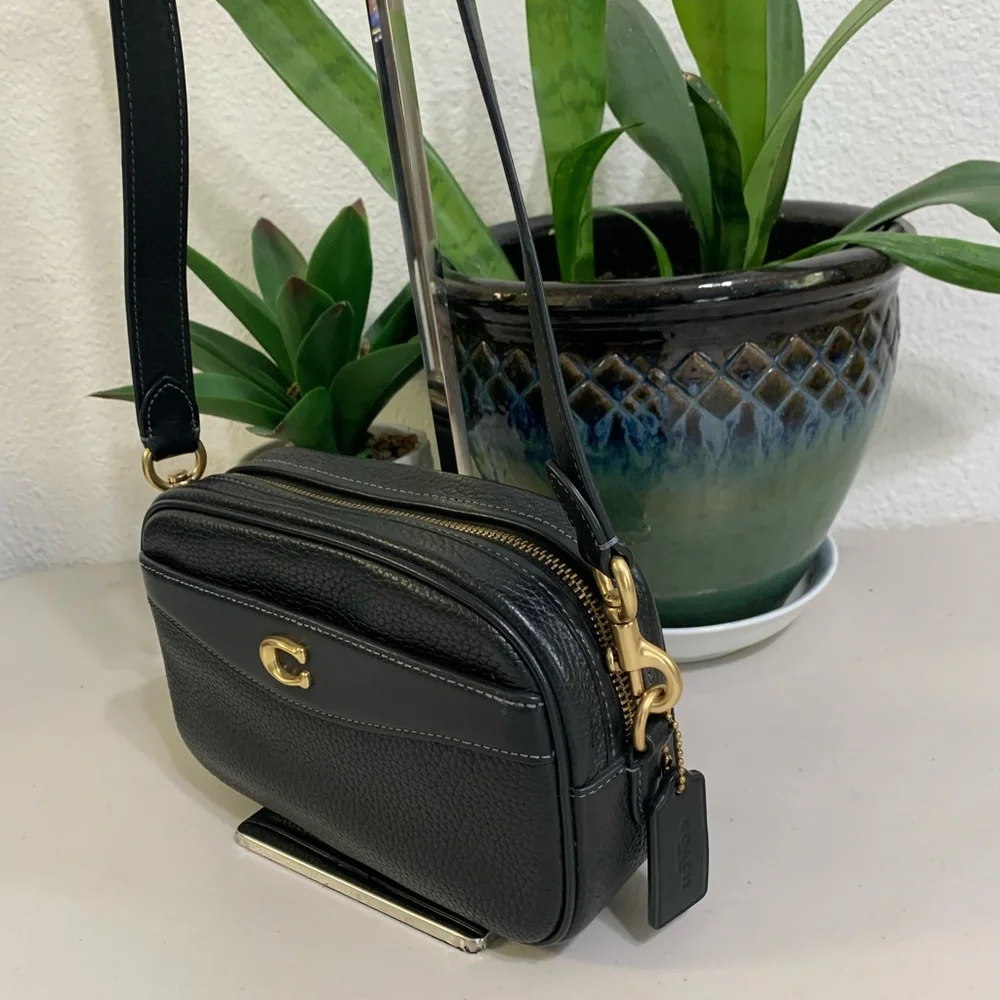 💕👜 COACH Camera Crossbody Black Leather Bag - Picture 3 of 11
